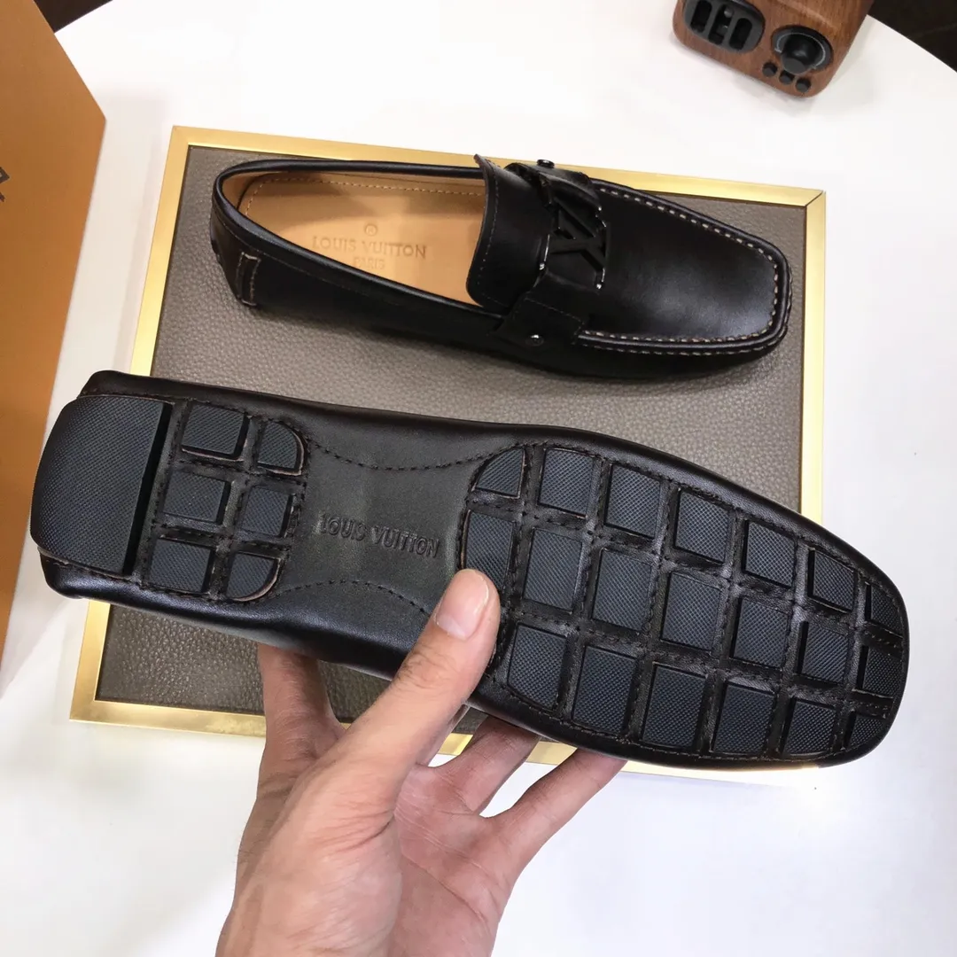 Men's men's shoes 💰420💰 [LV Doudou shoes] (water-dyed cowhide lining) new model is on the market, available on the official website. The new Doudou shoes are processed into single-color materials, and the uppers are made of imported cowhide material. The body of the shoe is fully hemmed with mark thread, and is lined with imported original cowhide leather. The elegant shoe shape is super suitable for all-matching, and the size is 38-44.